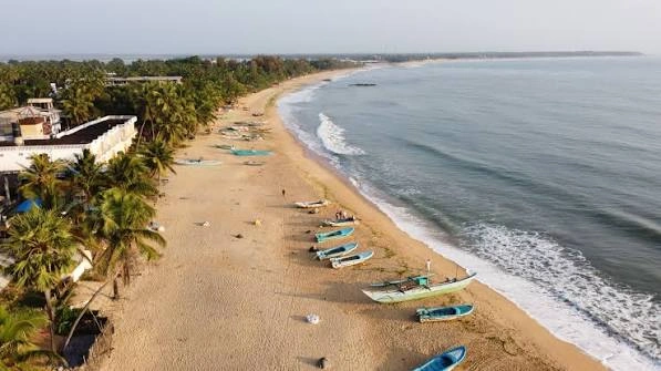 ARUGAM BAY SURFING & BEACH VIBES